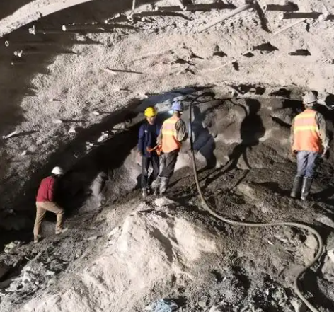 安吉隧道拱顶带模注浆料，微膨胀注浆料的特点及施工工艺